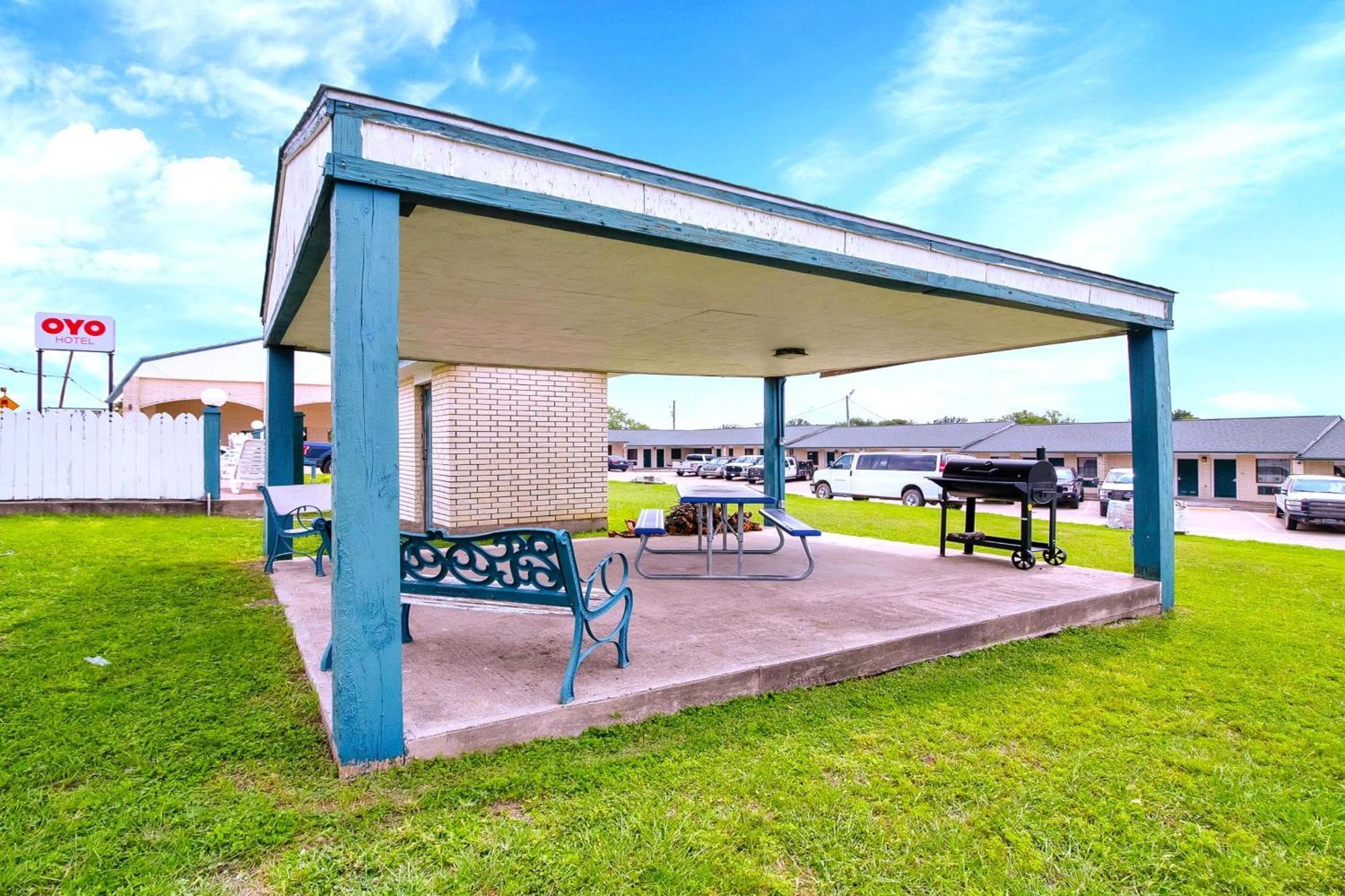 Three Rivers Executive Inn & Suites By Oyo Exterior photo